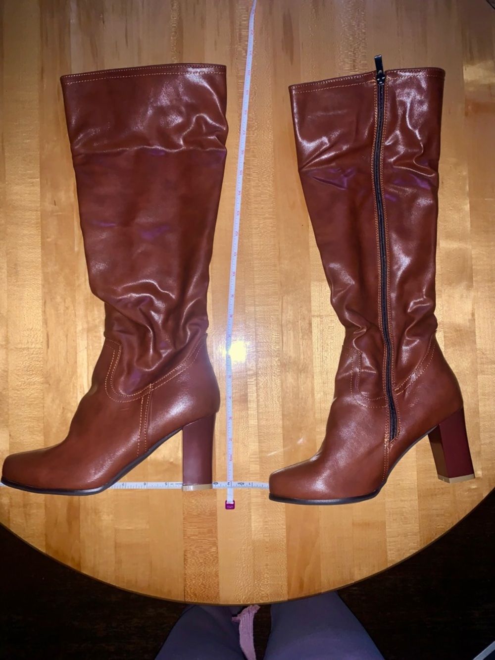 Women's Brown Knee-High Heeled Boots - Classic Zip Closure